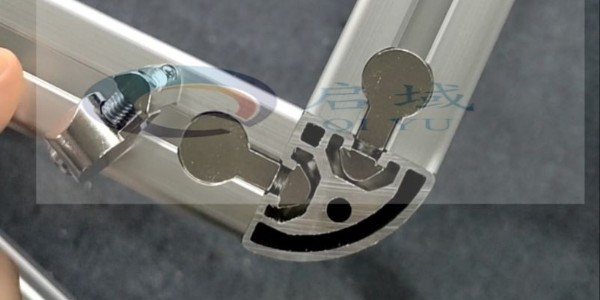 鋁型材框架立柱用圓弧型材如何進行垂直連接？