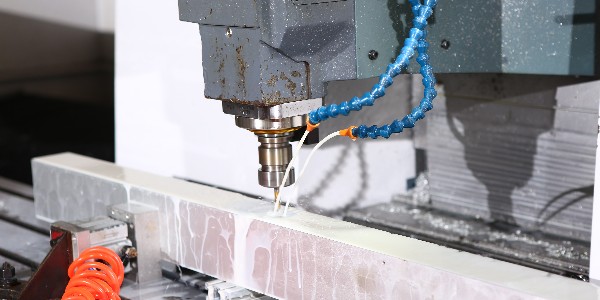 鋁型材深加工銑槽